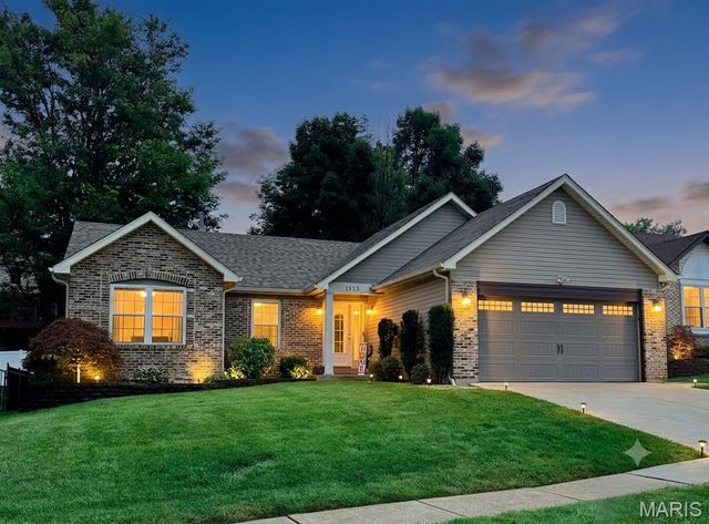1513 Hawkins Corners Drive, Fenton, MO 63026