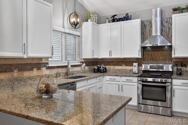 1513 Hawkins Corners Drive, Fenton, MO 63026