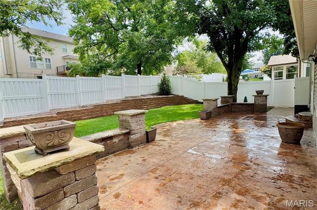1513 Hawkins Corners Drive, Fenton, MO 63026