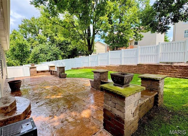 1513 Hawkins Corners Drive, Fenton, MO 63026