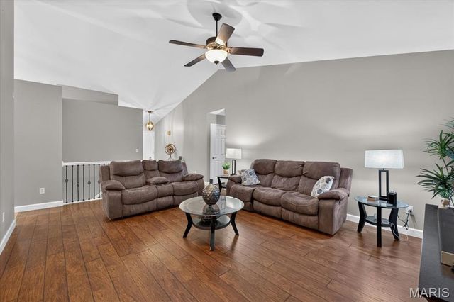 1513 Hawkins Corners Drive, Fenton, MO 63026