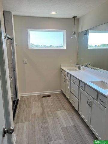 9069 N 175th Street, Bennington, NE 68007