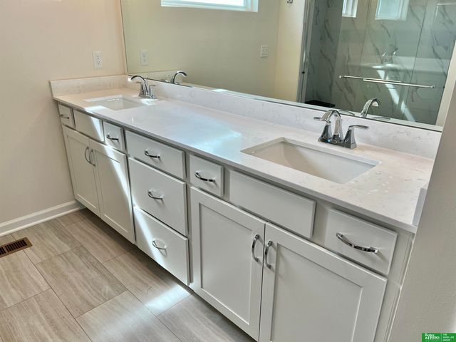 9069 N 175th Street, Bennington, NE 68007