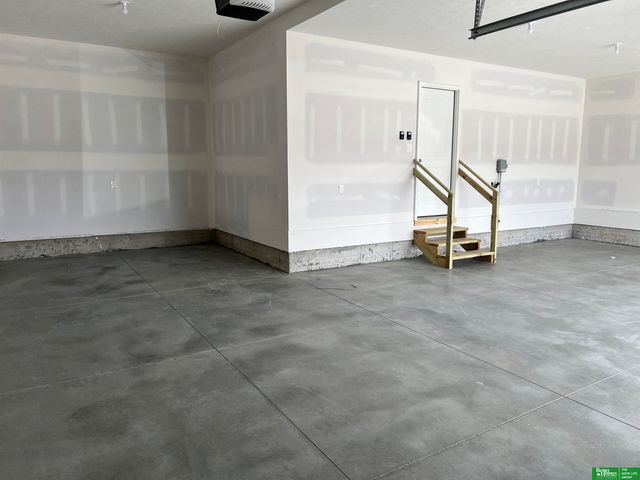 9069 N 175th Street, Bennington, NE 68007