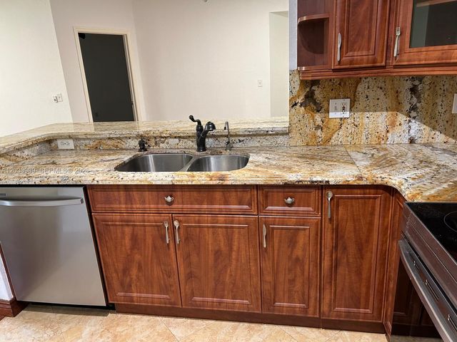 2516 Centergate Dr 102, Miramar, FL 33025