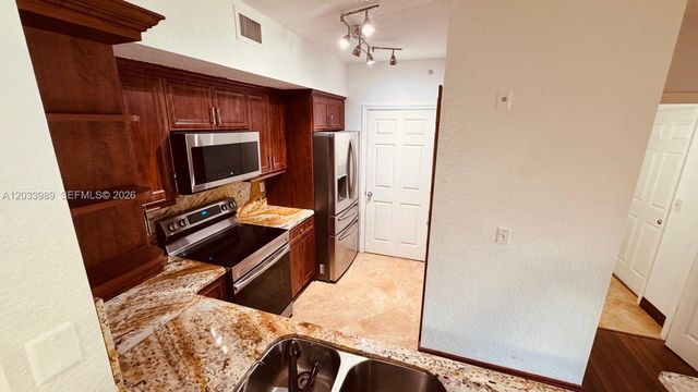 2516 Centergate Dr 102, Miramar, FL 33025