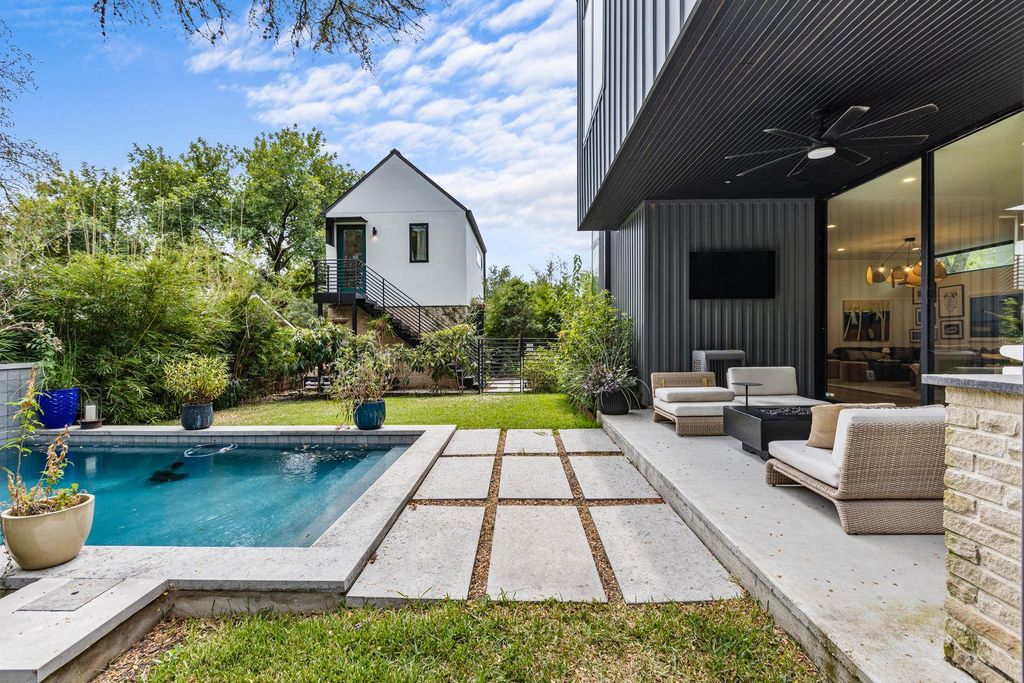 2010 De Verne ST, Austin, TX 78704