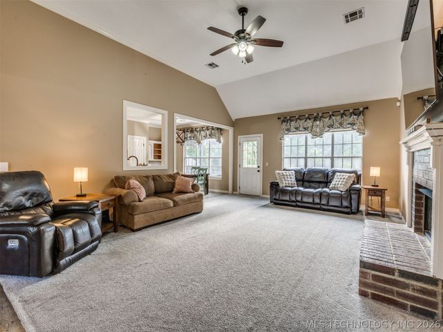 2218 S 113th West Court, Sapulpa, OK 74066