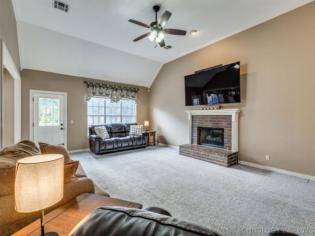 2218 S 113th West Court, Sapulpa, OK 74066