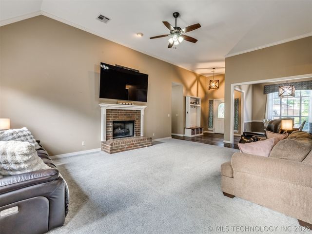 2218 S 113th West Court, Sapulpa, OK 74066
