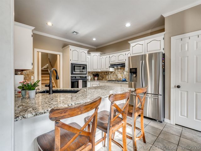 2218 S 113th West Court, Sapulpa, OK 74066