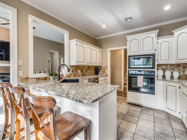 2218 S 113th West Court, Sapulpa, OK 74066