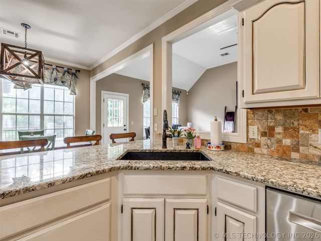 2218 S 113th West Court, Sapulpa, OK 74066