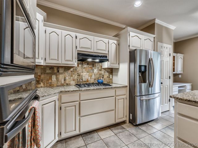 2218 S 113th West Court, Sapulpa, OK 74066