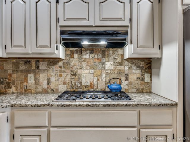 2218 S 113th West Court, Sapulpa, OK 74066