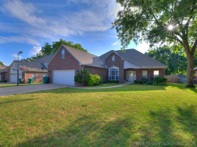 2218 S 113th West Court, Sapulpa, OK 74066
