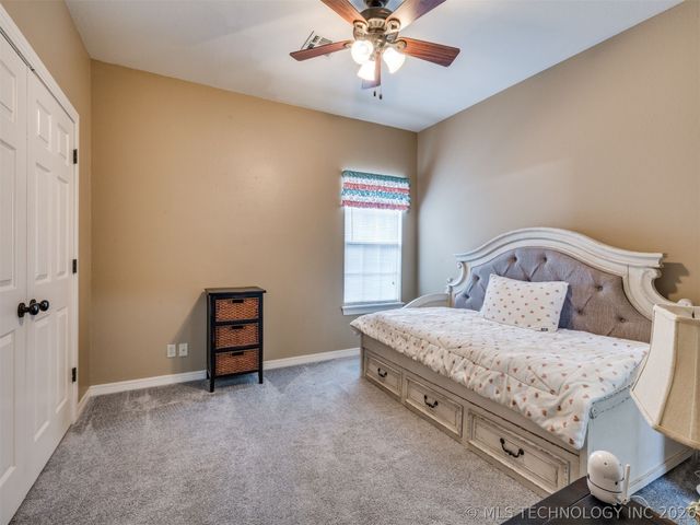 2218 S 113th West Court, Sapulpa, OK 74066