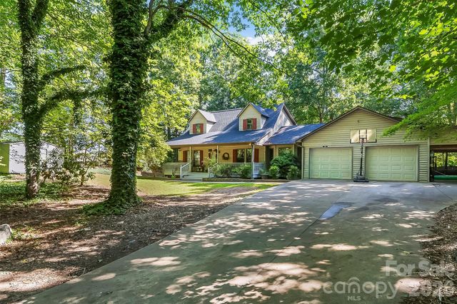 34 Lakeside Drive, Marion, NC 28752