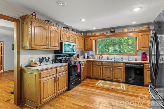 34 Lakeside Drive, Marion, NC 28752