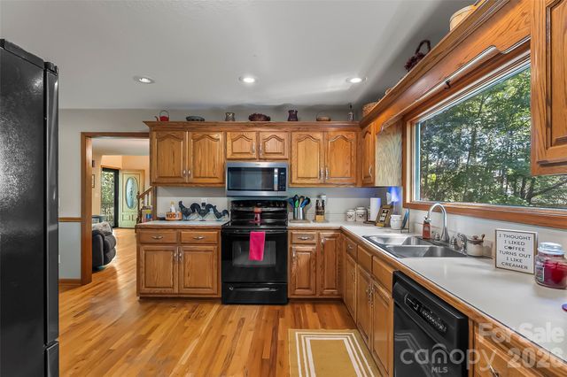 34 Lakeside Drive, Marion, NC 28752