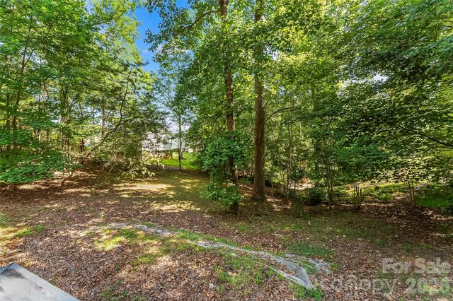 34 Lakeside Drive, Marion, NC 28752
