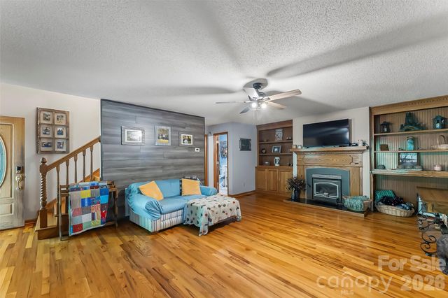 34 Lakeside Drive, Marion, NC 28752