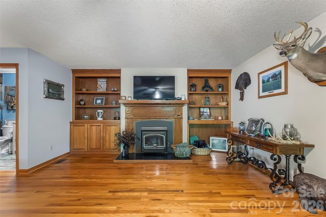 34 Lakeside Drive, Marion, NC 28752