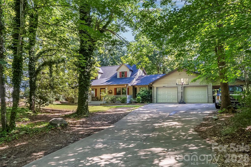 34 Lakeside Drive, Marion, NC 28752