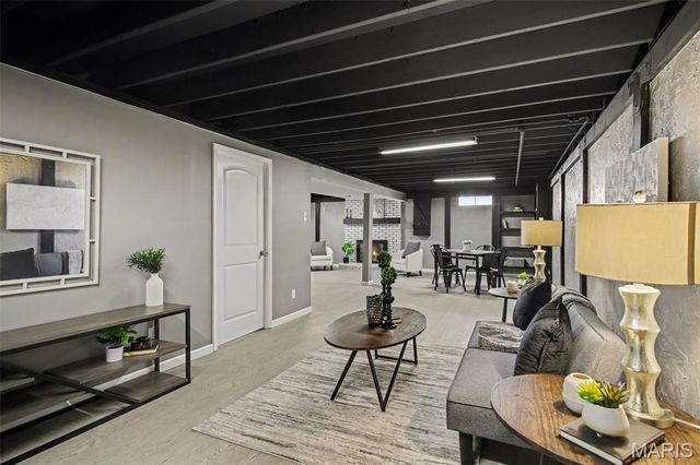 5853 Hunterbrook Court, St Louis, MO 63129