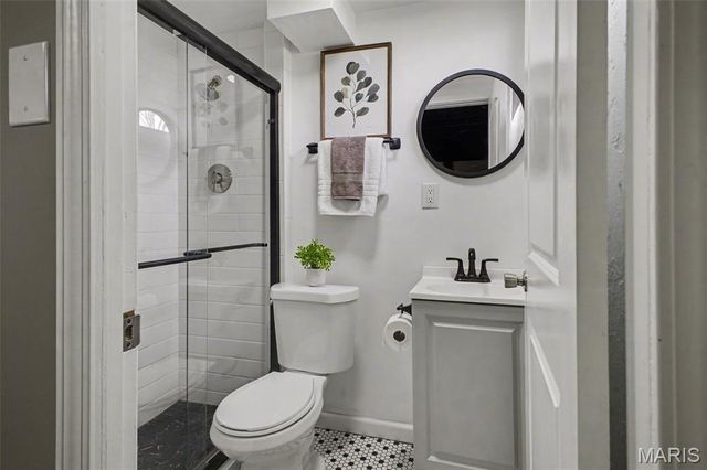 5853 Hunterbrook Court, St Louis, MO 63129