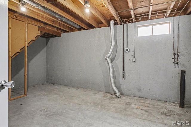 5853 Hunterbrook Court, St Louis, MO 63129