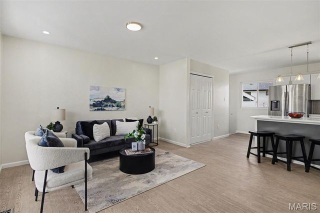 5853 Hunterbrook Court, St Louis, MO 63129