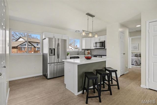 5853 Hunterbrook Court, St Louis, MO 63129