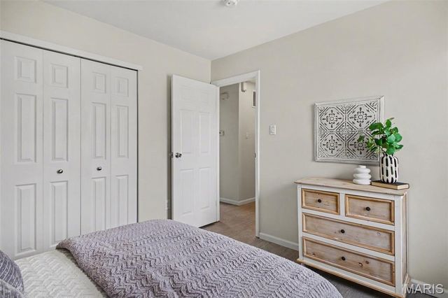 5853 Hunterbrook Court, St Louis, MO 63129