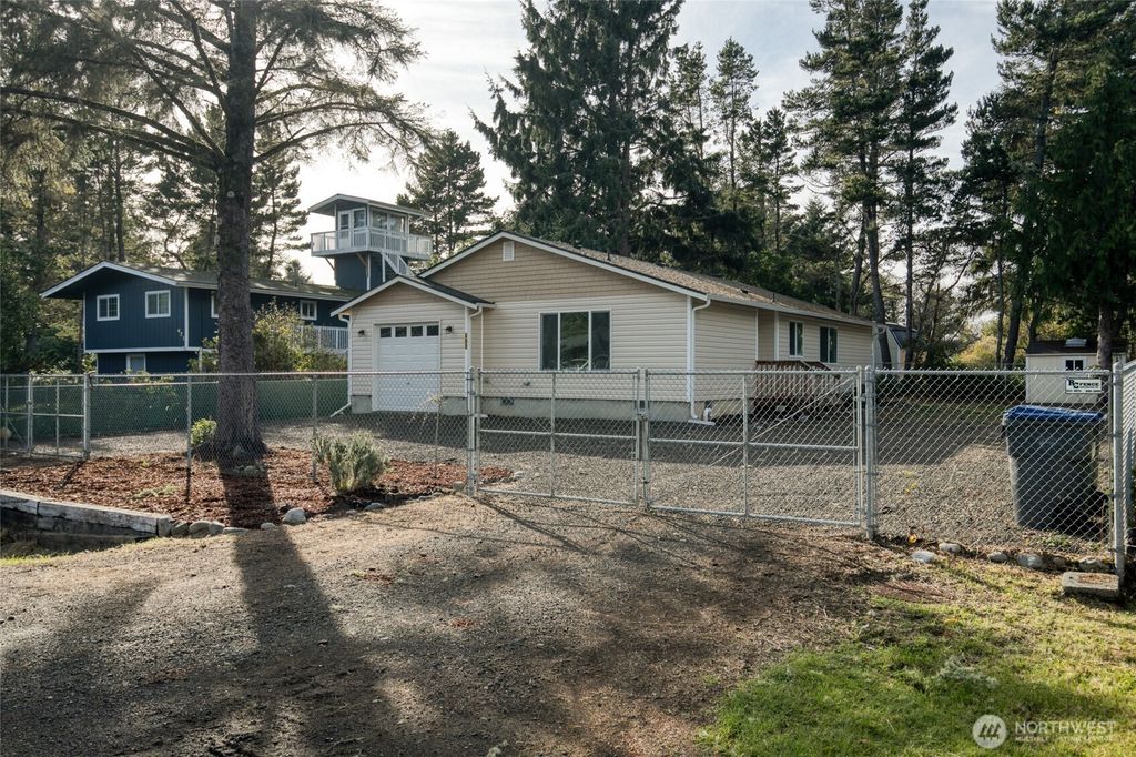 465 Centaurus Avenue SW, Ocean Shores, WA 98569
