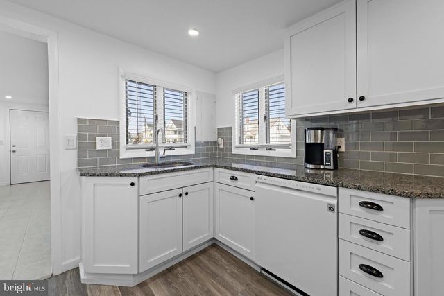 200 N 17TH ST, Surf City, NJ 08008