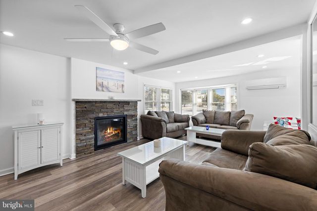 200 N 17TH ST, Surf City, NJ 08008