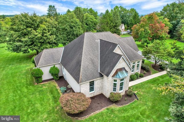 4 FOX RUN RD, Hummelstown, PA 17036