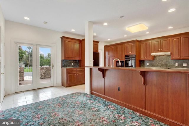 4 FOX RUN RD, Hummelstown, PA 17036