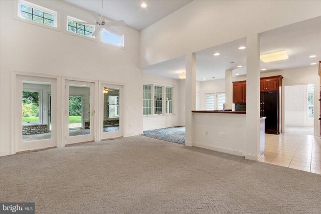 4 FOX RUN RD, Hummelstown, PA 17036