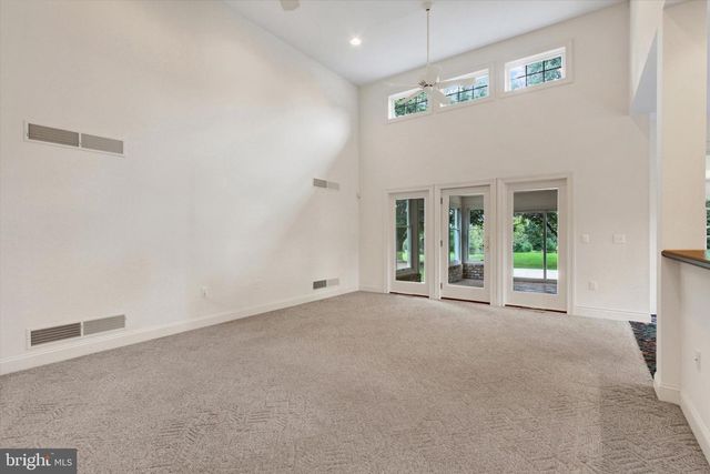 4 FOX RUN RD, Hummelstown, PA 17036