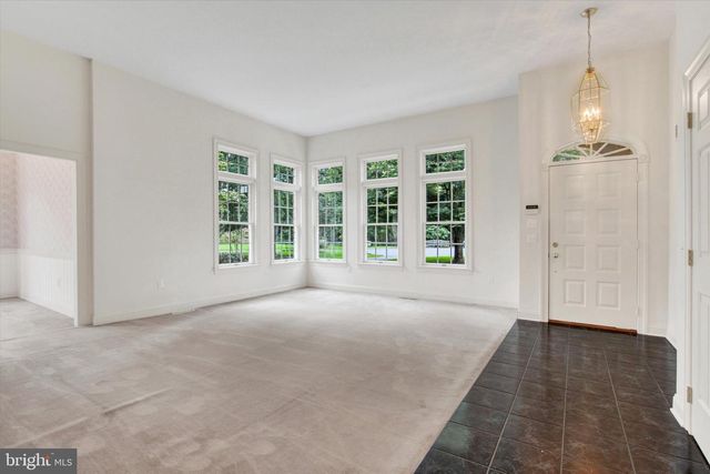 4 FOX RUN RD, Hummelstown, PA 17036