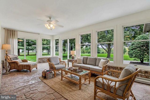 4 FOX RUN RD, Hummelstown, PA 17036