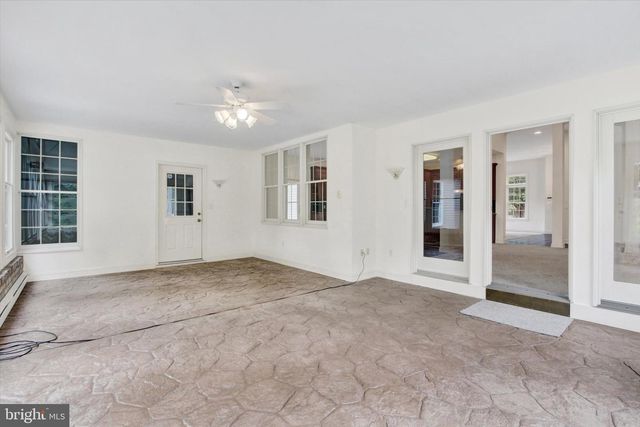 4 FOX RUN RD, Hummelstown, PA 17036