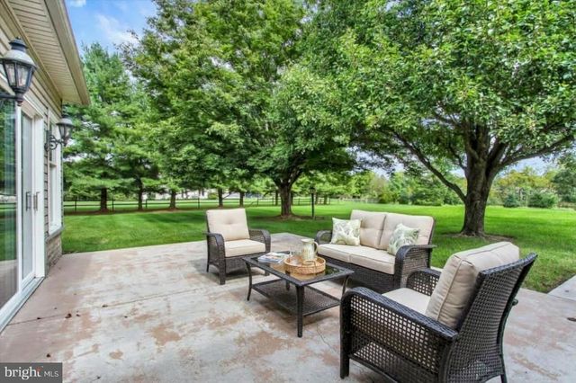 4 FOX RUN RD, Hummelstown, PA 17036