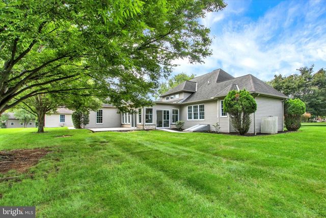 4 FOX RUN RD, Hummelstown, PA 17036