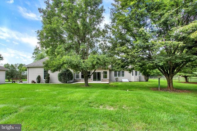 4 FOX RUN RD, Hummelstown, PA 17036