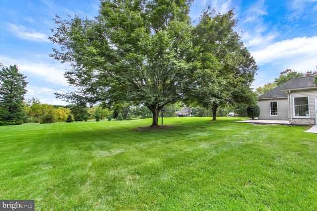 4 FOX RUN RD, Hummelstown, PA 17036