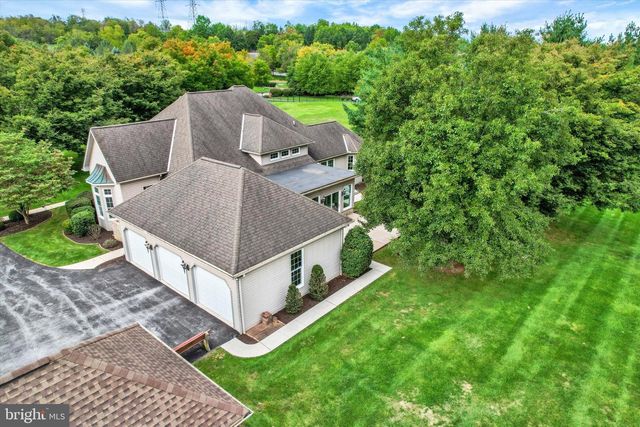 4 FOX RUN RD, Hummelstown, PA 17036