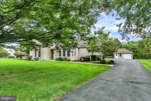 4 FOX RUN RD, Hummelstown, PA 17036